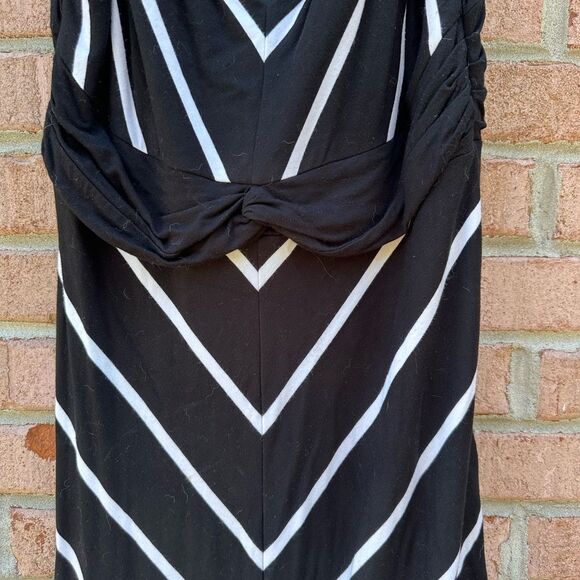 Stylish Black and White Maxi Dress - Picture 3 of 8
